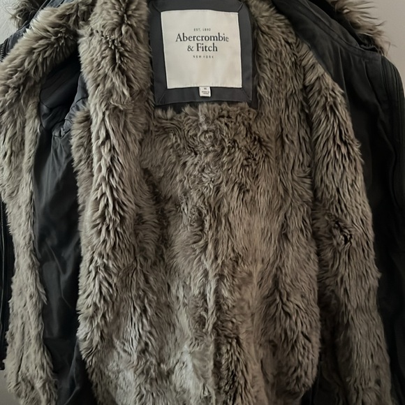 Abercrombie & Fitch olive green utility faux fur lined coat - Medium - Picture 7 of 7